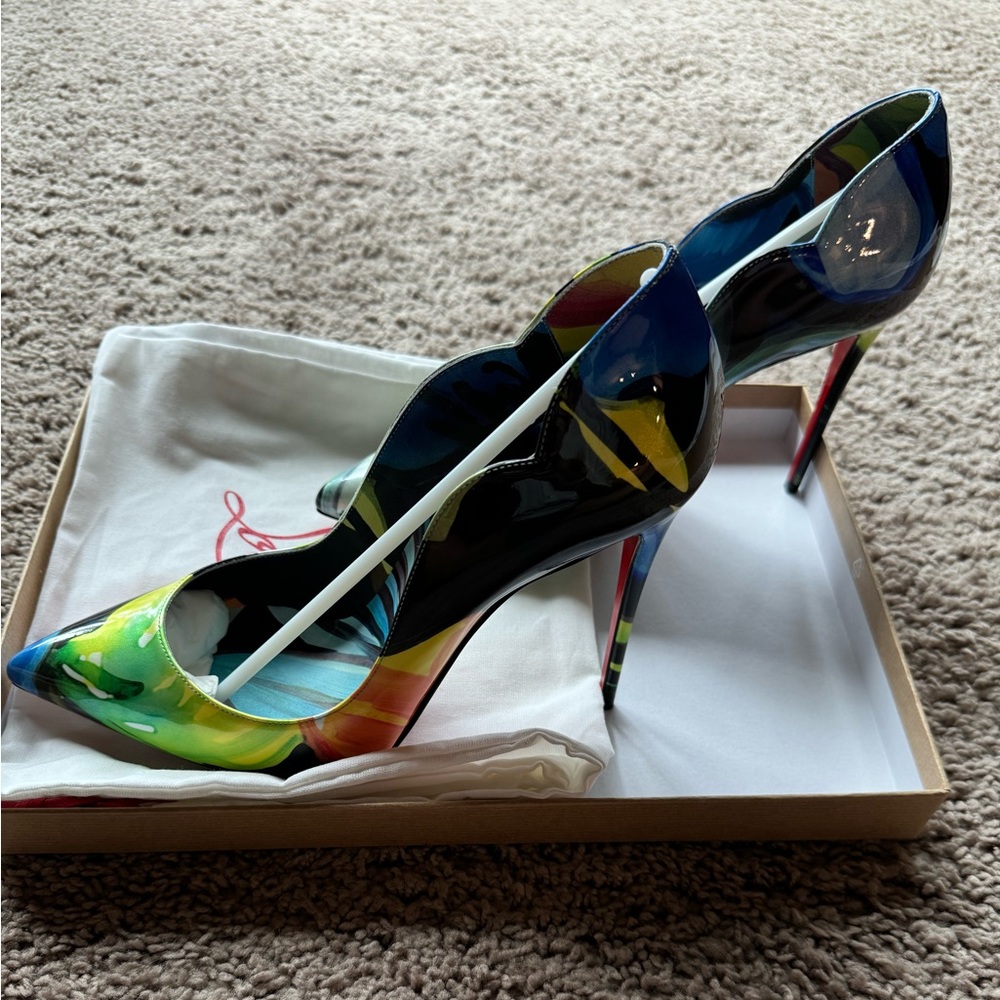 Christian Louboutin Flower. 100mm elegant. Stunning.
Hot Chick style. - Picture 8 of 14